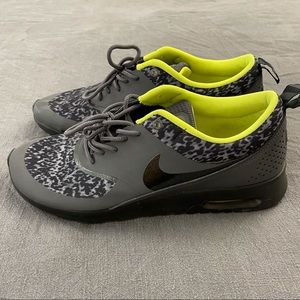 Worn ONCE!! Woman’s size 10 Nike sneakers